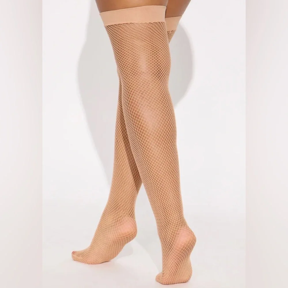 stretchy nude